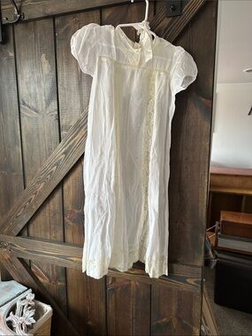 Christening gown with bonnet. Vintage 1920s.